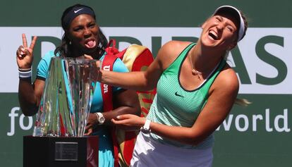 Azarenka celebra el t&iacute;tulo ante Serena.