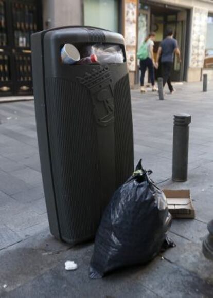 Basura en la calle de Concepción Arenal.