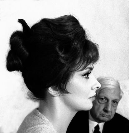 Gina Lollogrigida e Giorgio De Chirico, em Roma em 1961.