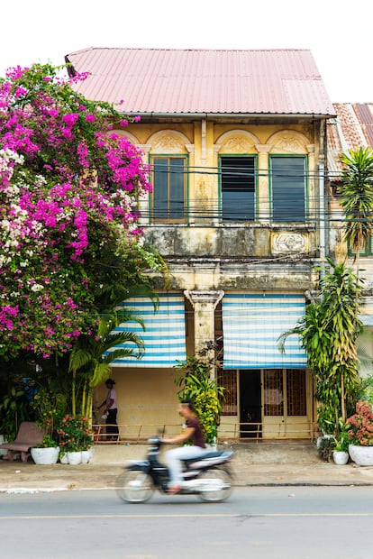 Uno de los edificios de estilo colonial que aún quedan en la ciudad de Kampot (Camboya).