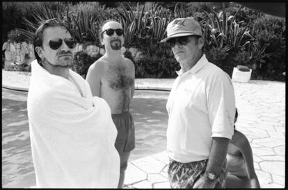 Bono, The Edge e Jack Nicholson, em Cap d'Antibes, em 1994.