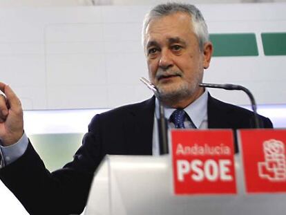 Griñán, tras analizar con el PSOE andaluz lo resultados electorales esta mañana.