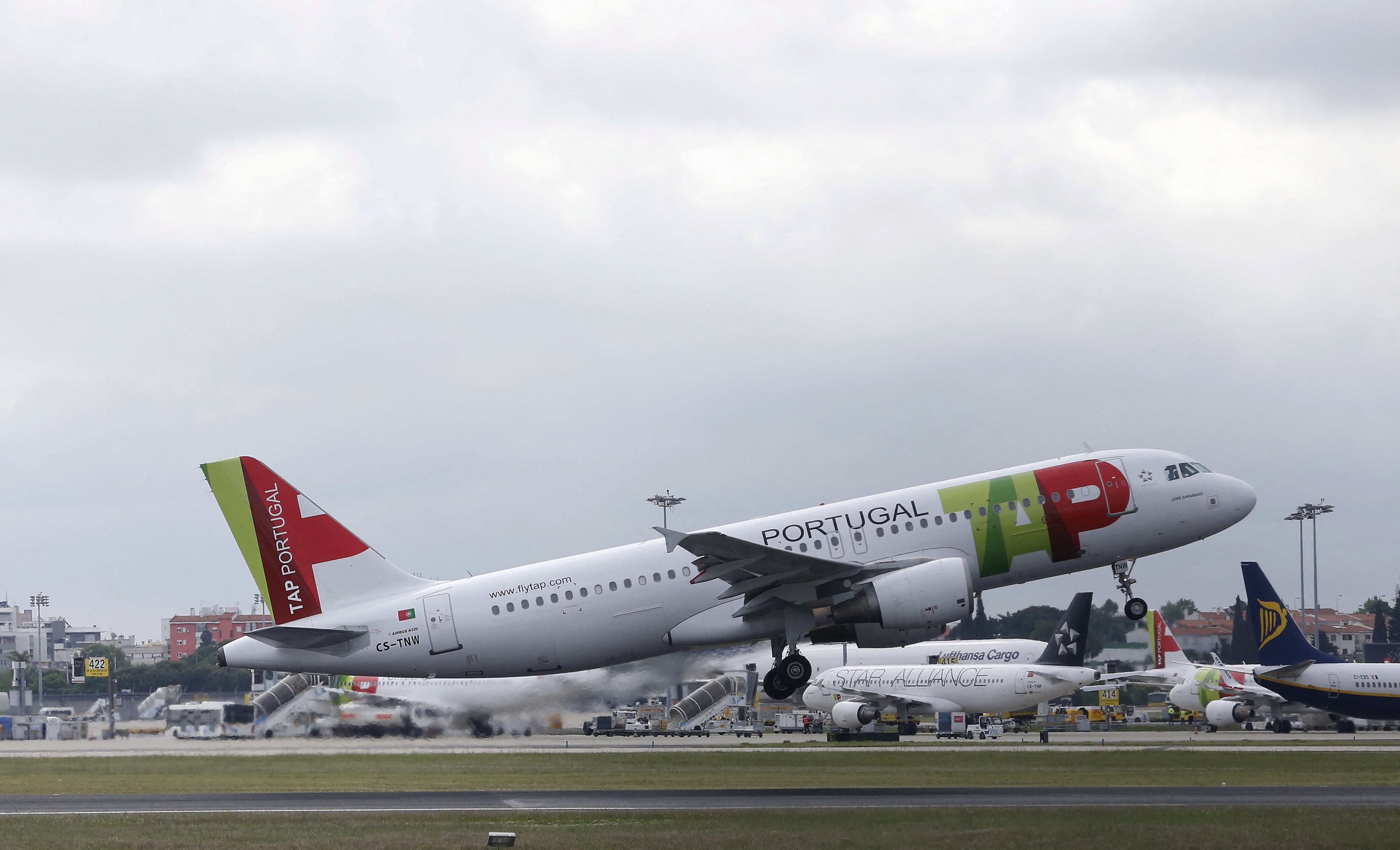 Air France y Lufthansa presentan sus ofertas vinculantes por la portuguesa TAP