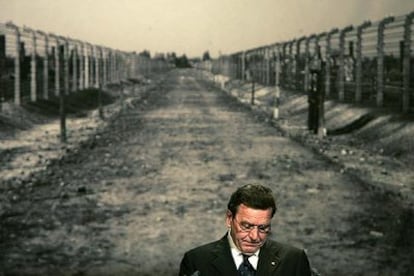 Schröder pronuncia su discurso en un acto celebrado en el Berlín ante el Comité Internacional de Auschwitz.
