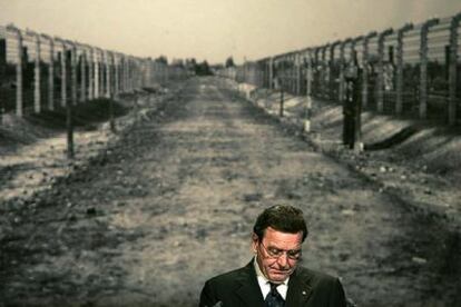 Schröder pronuncia su discurso en un acto celebrado en el Berlín ante el Comité Internacional de Auschwitz.