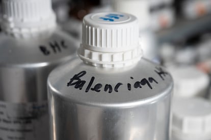 Tolaas ha ambientado desfiles de Balenciaga con el olor del poder o la molécula de la felicidad. 