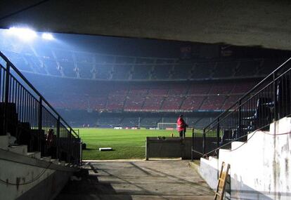 El estadio del Barcelona, el Camp Nou, vacío tras la disputa de un partido.