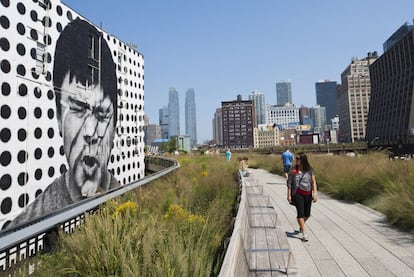 Paseando por la High Line, en Manhattan (Nueva York).