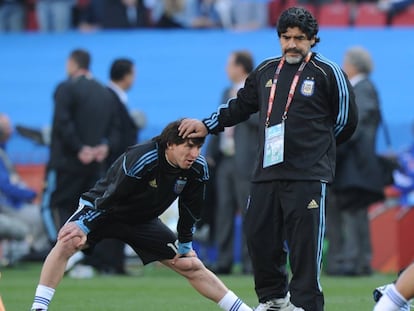 Maradona, entrenador y Messi, capitán, en el Ellis Park de Johanesburgo, en el Mundial 2010. 