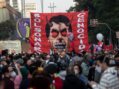 Manifestantes protestam contra Bolsonaro em São Paulo, no dia 3 de julho de 2021.