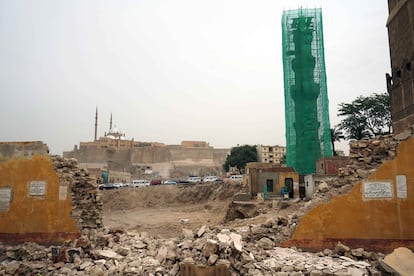 Obras en una sección de la necrópolis de El Cairo a los pies de la Ciudadela.