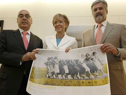 María Teresa Fernández de la Vega con Manuel Marín (derecha) y Javier Rojo, ayer.