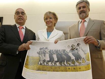 María Teresa Fernández de la Vega con  Manuel Marín (derecha) y Javier Rojo, ayer.