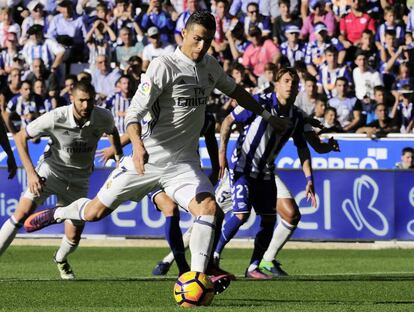 Cristiano Ronaldo en un momento de la primera parte del partido contra el Alavés Deportivo.