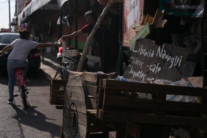 Exterior del mercado del Carmen, donde se encuentra la librería Navegui, en Nezahualcóyotl.