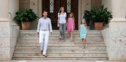 Los Reyes, con sus hijas el verano pasado en Marivent.