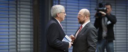 Juncker y Schulz charlan en Berlin, en marzo