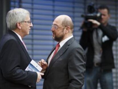 Juncker y Schulz charlan en Berlin, en marzo
