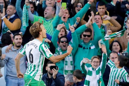 Sergio Canales celebra el gol ante el Atlético de Madrid.