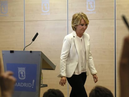 Esperanza Aguirre, en la rueda de prensa en la que anunció su dimisión como portavoz del PP en el Ayuntamiento de Madrid, en 2017.