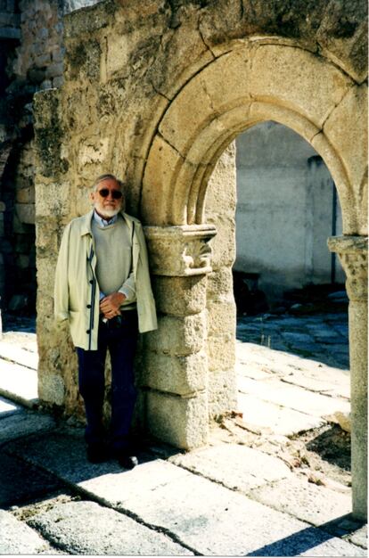 Imagen de archivo de Mariano García Benito en el monasterio cedida por su familia.