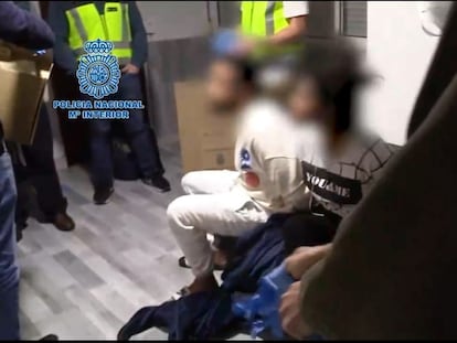 Varios de los detenidos por la Policía Nacional en la operación contra la estructura de financiación de la banda juvenil de los Trinitarios.