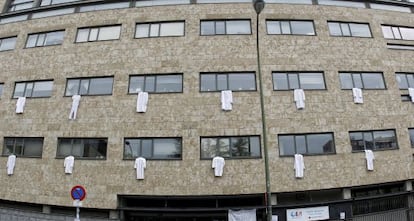 Batas blancas en un centro de salud de Ciudad Lineal.