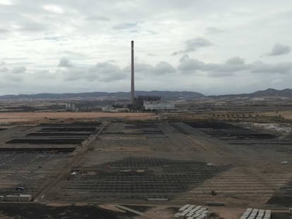 Central térmica de Andorra, en Teruel, en proceso de desmantelamiento.