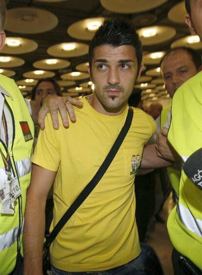 Villa, ayer a la llegada de la selección al aeropuerto de Barajas.