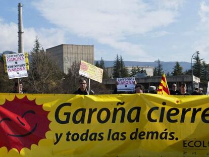 Concentraci&oacute;n de ecologistas en las puertas de Garo&ntilde;a en agosto.