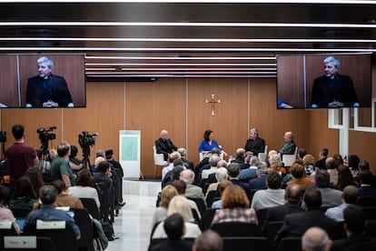 Asistentes a la Jornada "Proteccion de Menores: Seguimos Caminando" organizada por la Conferencia Episcopal Espanola en Madrid