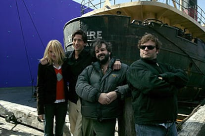 El director Peter Jackson, segundo por la derecha, junto a los actores de <i>King Kong</i> Naomi Wats, Adrien Brody y Jack Black (de izquierda a derecha).