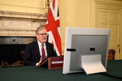 El primer ministro británico, Keir Starmer, este sábado durante la videoconferencia con otros líderes internacionales para hablar de Ucrania.