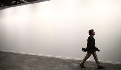 Pared vacía en Arco donde estaba la obra 'Presos políticos' de Santiago Sierra.