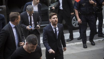 Messi accede a la Audiencia de Barcelona imputado por fraude fiscal.