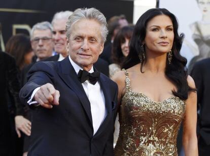 Catherine Zeta-Jones y su marido, Michael Douglas, durante la &uacute;ltima ceremonia de los Oscar.