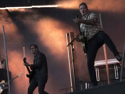 Josh Homme, líder de Queens of the Stone Age, durante su concierto de anoche en el Mad Cool.