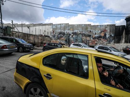 El muro construido por Israel, a su paso por el campo de refugiados de Aida, junto a Belén (Cisjordania ocupada), el pasado miércoles