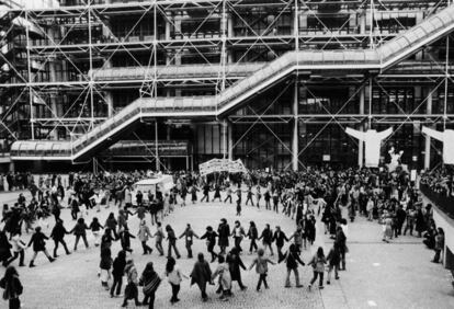 Plaza del museo Georges Pompidou de París.