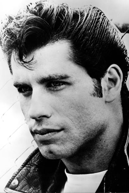 Aunque por muchos precedentes de éxito que haya, como Elvis o James Dean, si pensamos en tupés famosos el primero que nos suele venir a la cabeza es el de John Travolta en su papel de Danny Zuco en Grease.