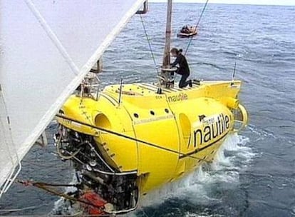 El submarino <i>Nautilus</i> trabaja en el océano Atlántico.