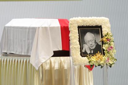 El feretro de Lee Kuan Yew en la Universidad Nacional de Singapur, el pasado domingo. 