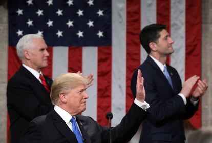 El presidente de EE UU, Donald Trump, saluda durante su discurso.