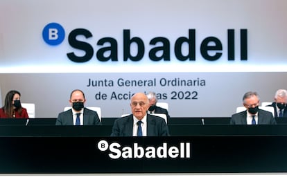 Josep Oliu, presidente del Banco Sabadell, este jueves durante la junta general de accionistas.