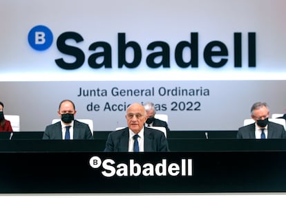 Josep Oliu, presidente del Banco Sabadell, este jueves durante la junta general de accionistas.