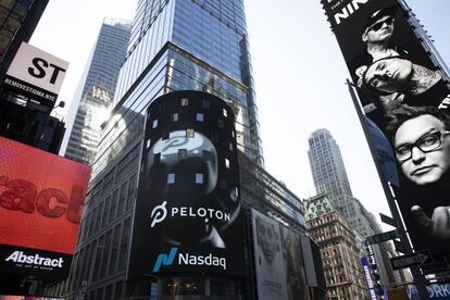 Una pantalla en Times Square (Nueva York) anuncia la salida a Bolsa de Peloton el pasado 26 de septiembre.