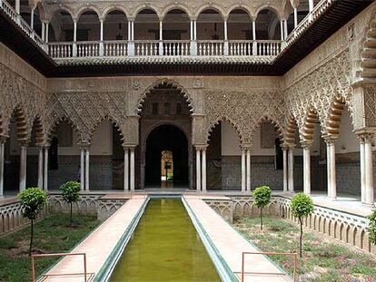Jardín medieval del patio de las Doncellas en el Real Alcázar de Sevilla.