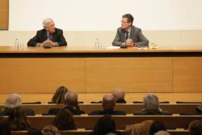 Mario Vargas Llosa y Antoine Compagnon, en el Collège de France.