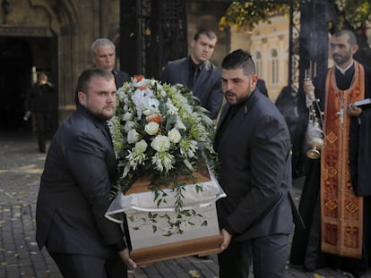 Funeral por la periodista búlgara Viktoria Marinova, asesinada el pasado sábado en Ruse. (AP Photo/Vadim Ghirda)