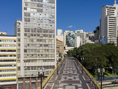 O viaduto de Santa Efigênia, em São Paulo, no início do confinamento.